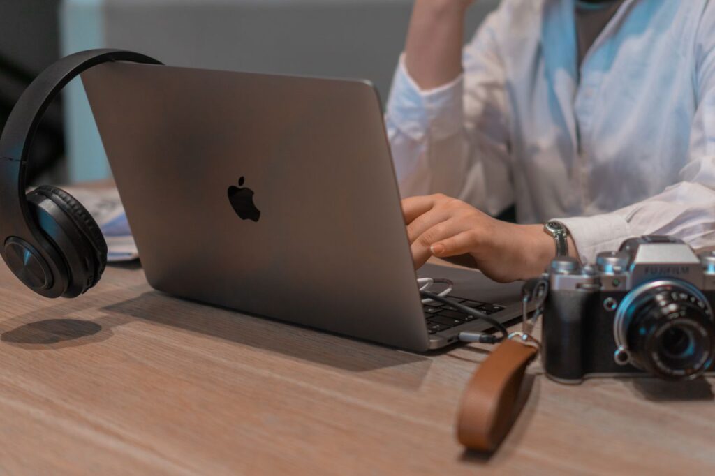 how to start freelancing with AI in 2026