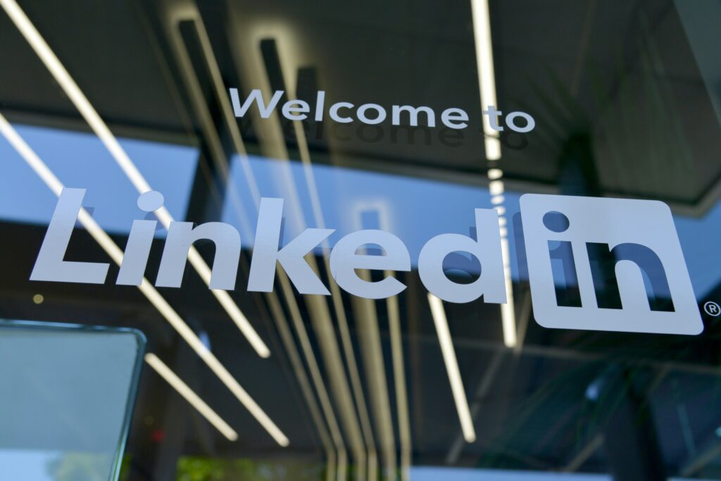 how to use LinkedIn to attract freelance clients